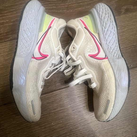 Women's Nike Zoom X Invincible Run Flyknit Running Shoes - Picture 10 of 15